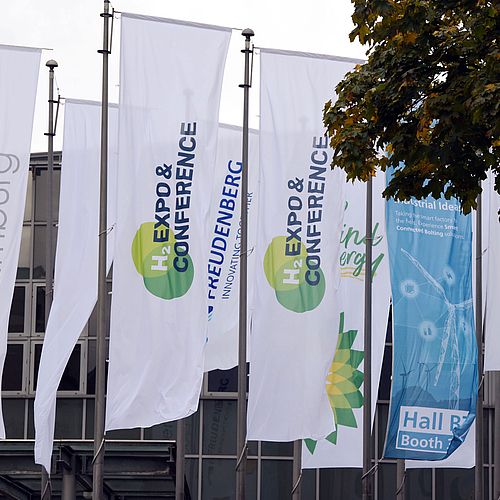 WindEnergy Hamburg 2022: Flags at the Central Entrance