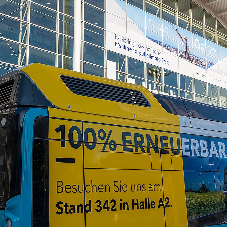 WindEnergy Hamburg - Shuttle Bus vor Eingang Mitte