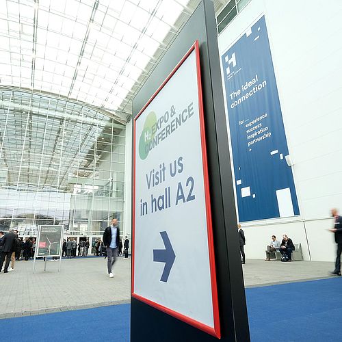 H2 EXPO & CONFERENCE 2022: Open area in front of the exhibition hall