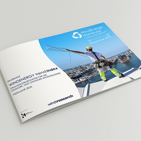 Titelseite der Broschüre „WindEnergy trend:index Spring 2025“ mit einem Windkrafttechniker über der Skyline von Hamburg und Hinweis auf die Messe WindEnergy Hamburg 2026.