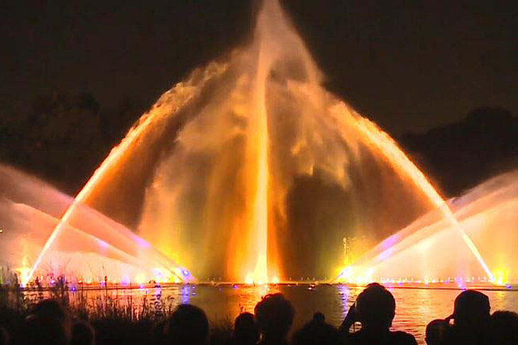Hamburg: Water games in the park "Planten un Blomen Hamburg: Water games in the park "Planten un Blomen