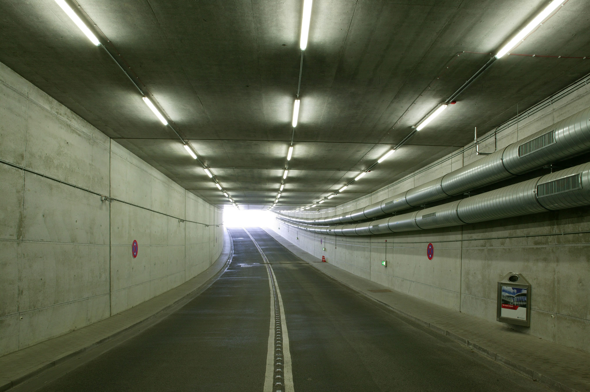 [Translate to EN:] Hamburg Messe Logistiktunnel