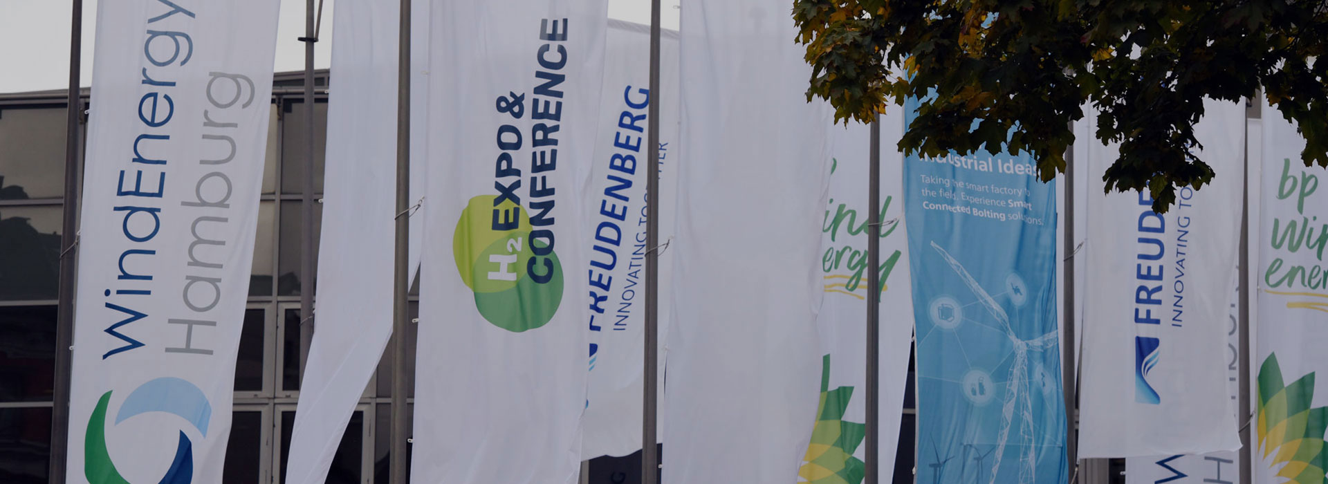 WindEnergy Hamburg: Flags at the entrance